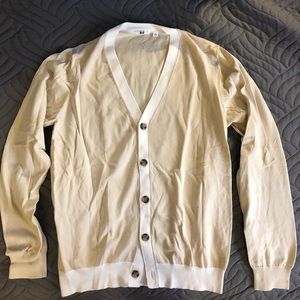 NWOT Uniqlo cream and white men’s cardigan. M.